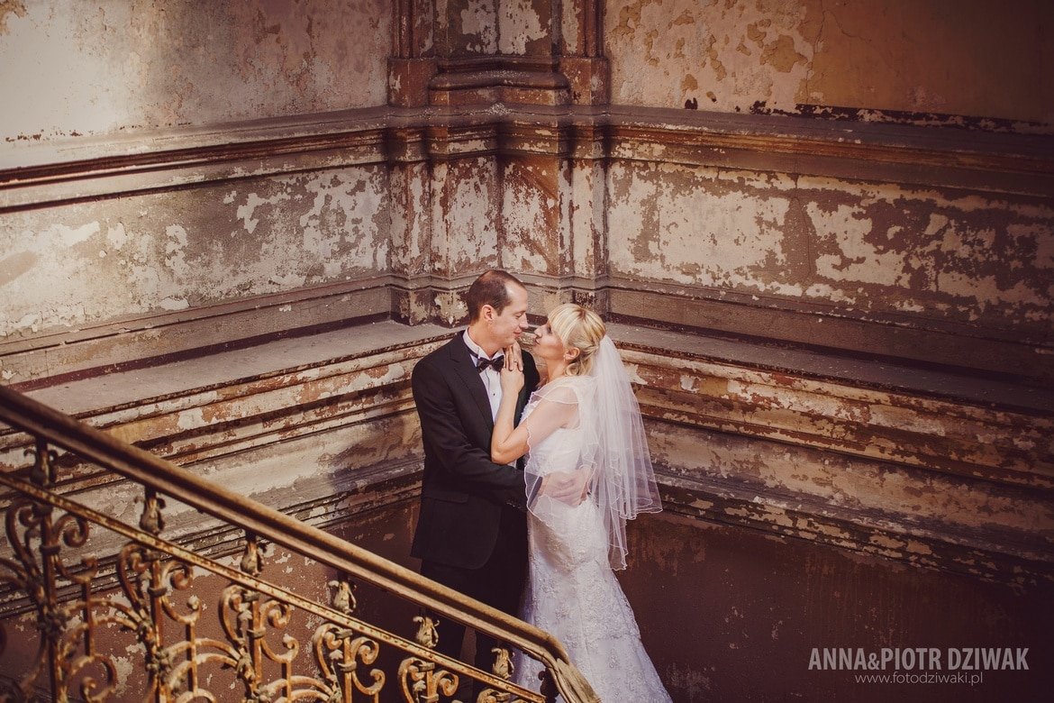 Plener ślubny w pałacu