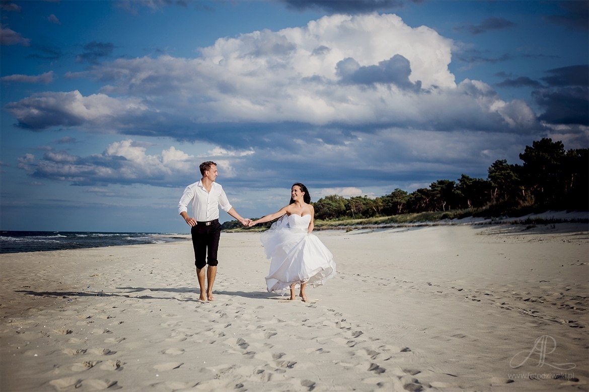 sesja ślubna nad morzem