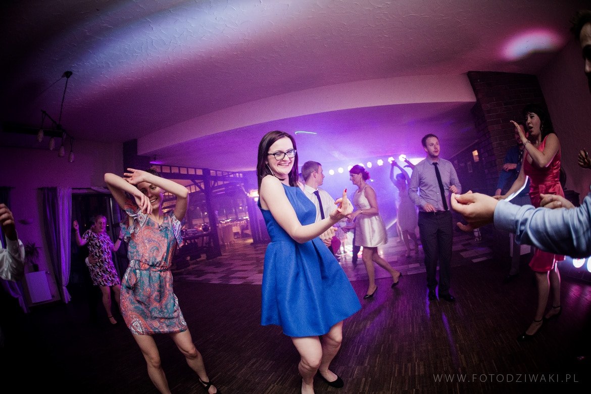 Kasia i Karol wesele w caramaranie_043