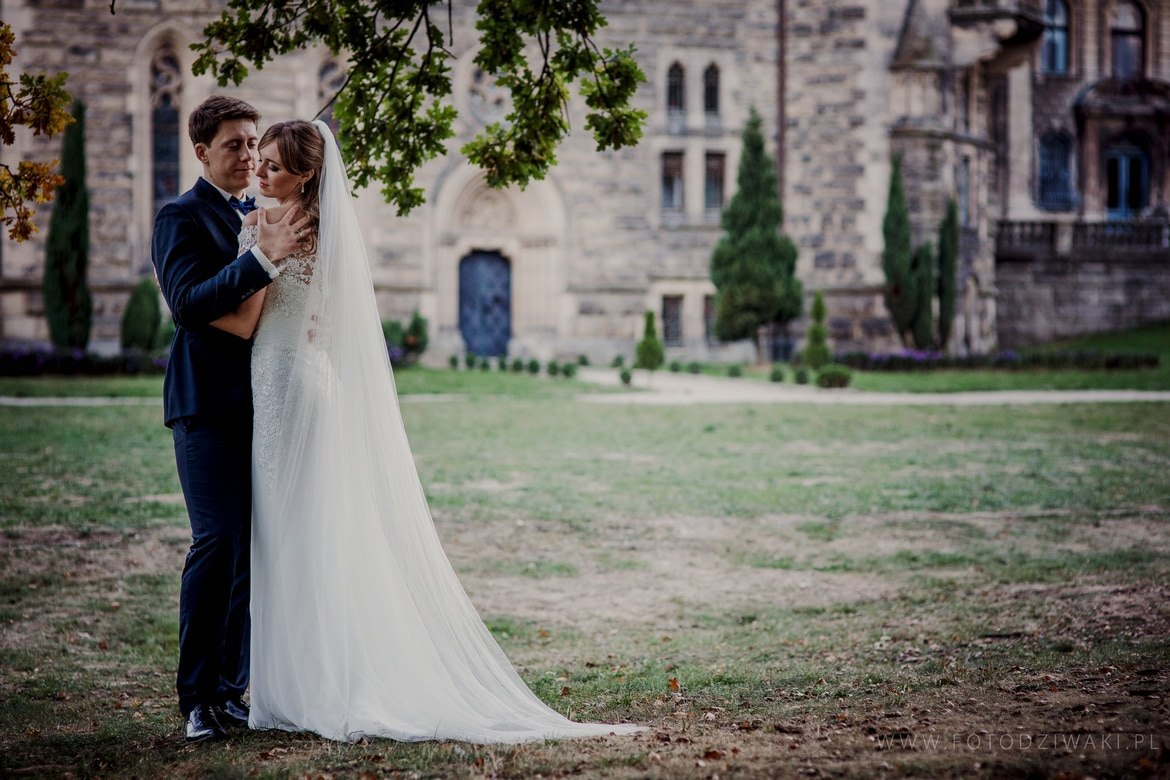 Monika i Sebastian romantyczny plener w mosznej_025