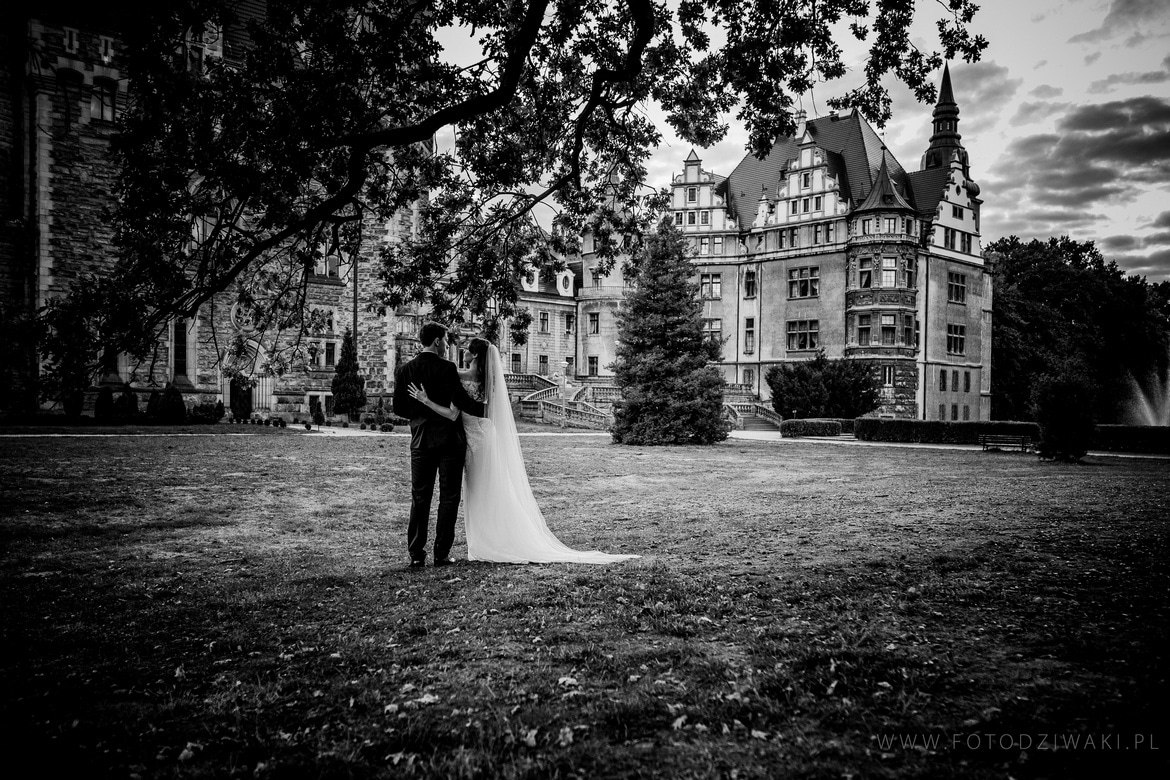 Monika i Sebastian romantyczny plener w mosznej_027