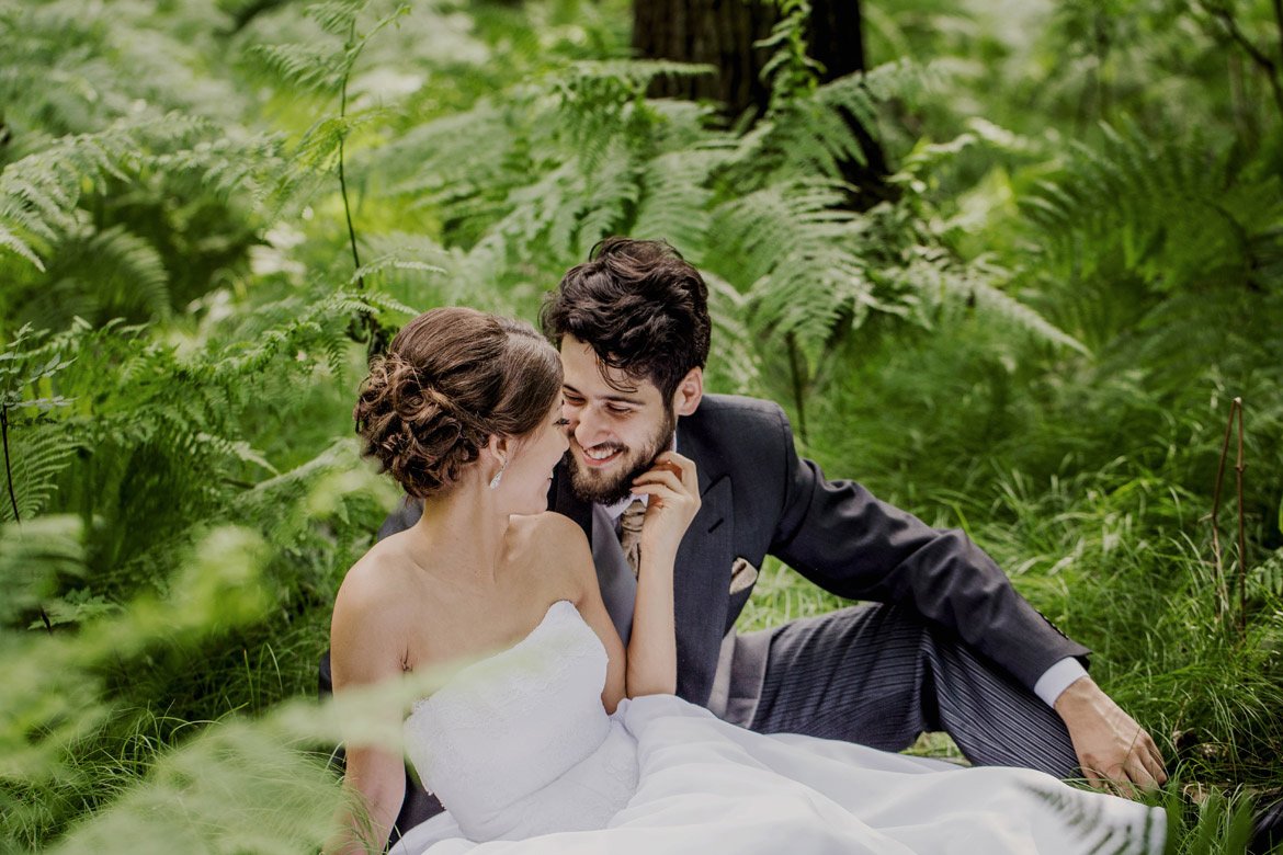 plener ślubny w lesie