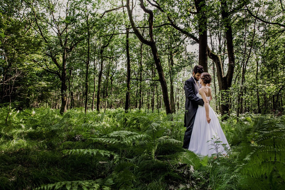 plener ślubny w lesie