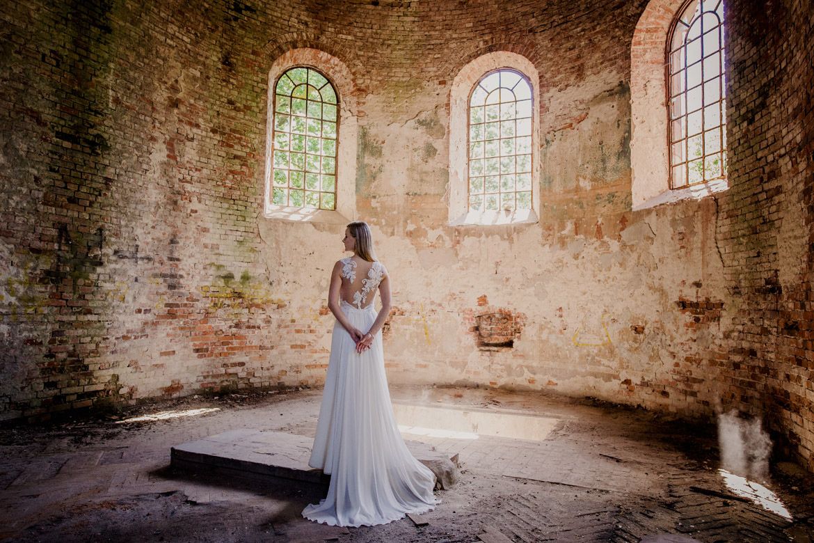 plener ślubny w ruinach