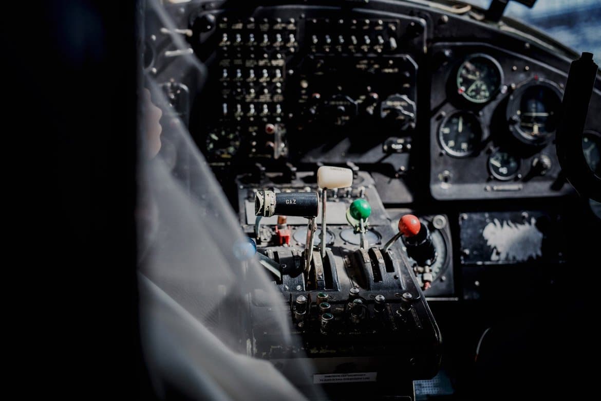 plener ślubny na lotnisku