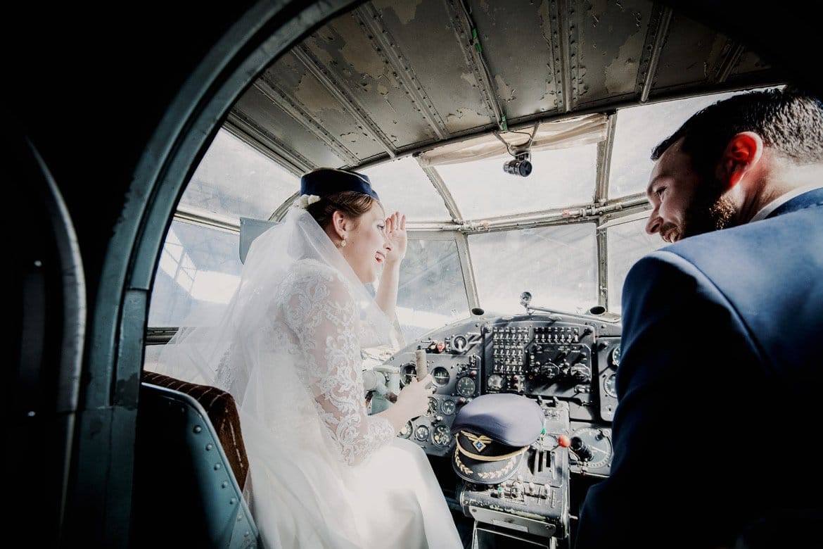 plener ślubny na lotnisku