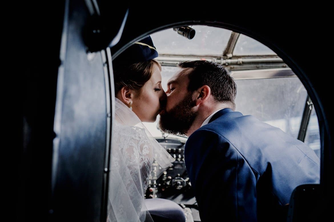 plener ślubny na lotnisku