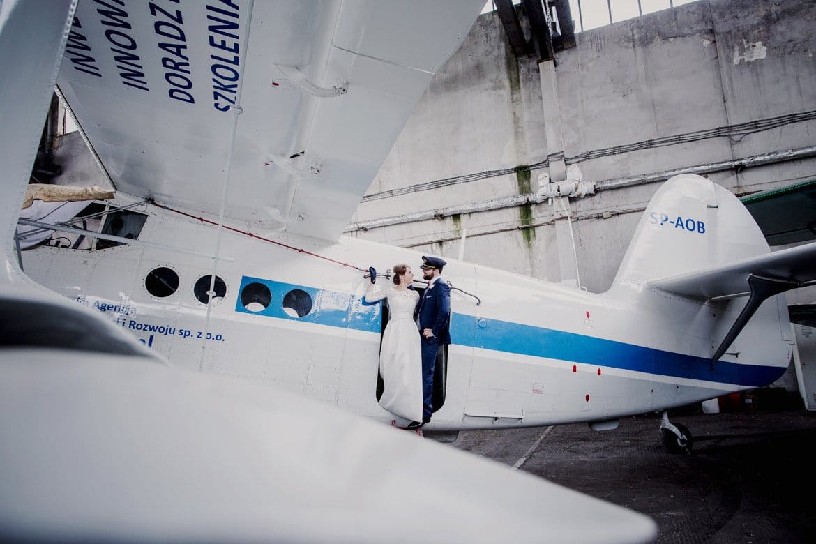 plener ślubny na lotnisku