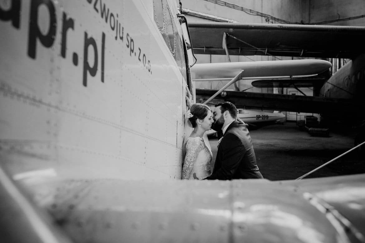 plener ślubny na lotnisku
