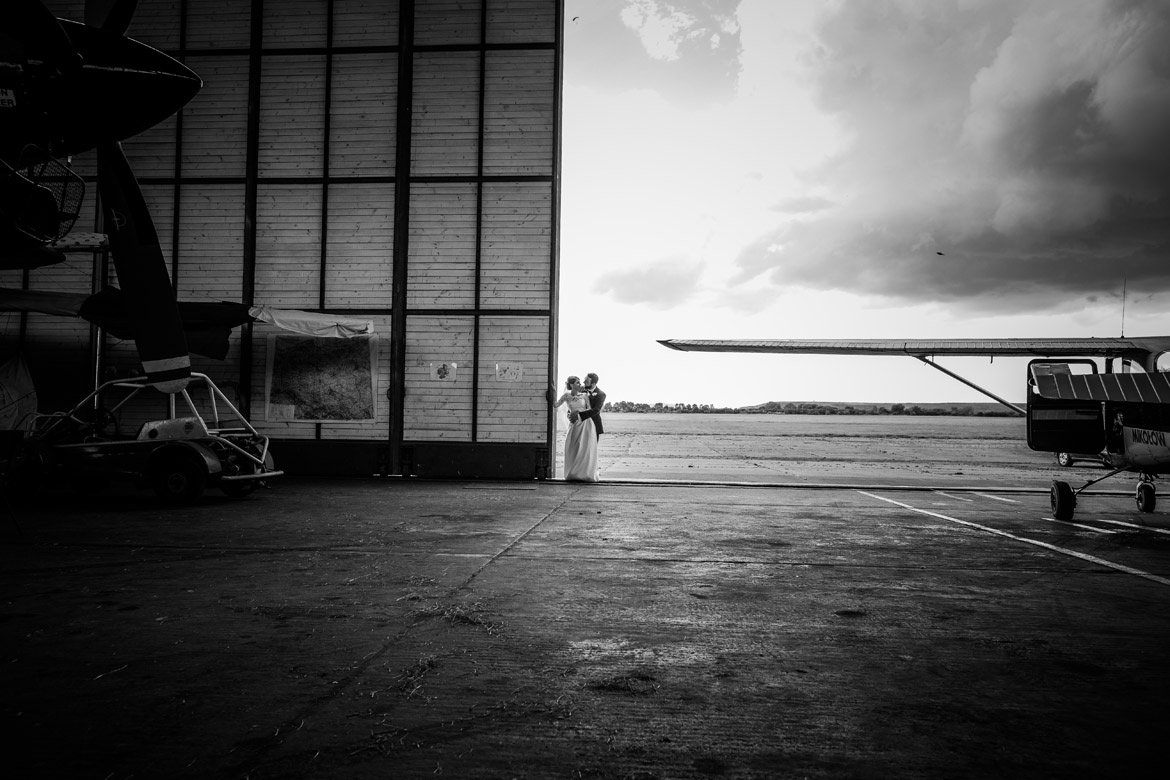 plener ślubny na lotnisku
