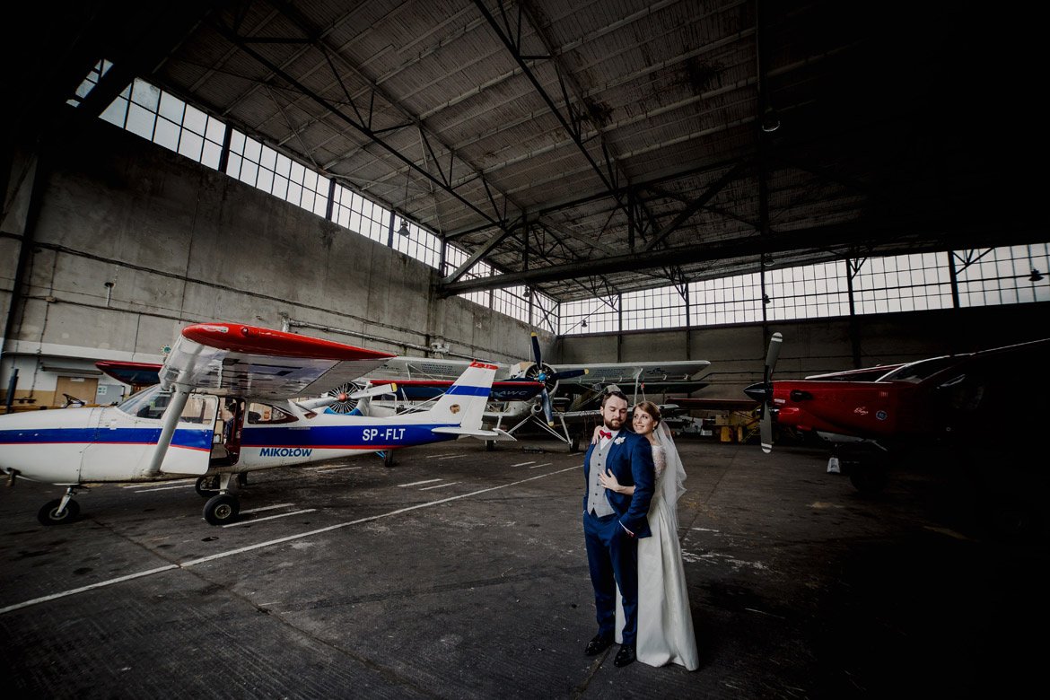 plener ślubny na lotnisku