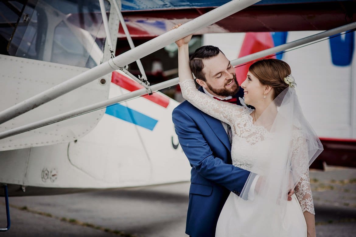 zdjęcia ślubne na lotnisku