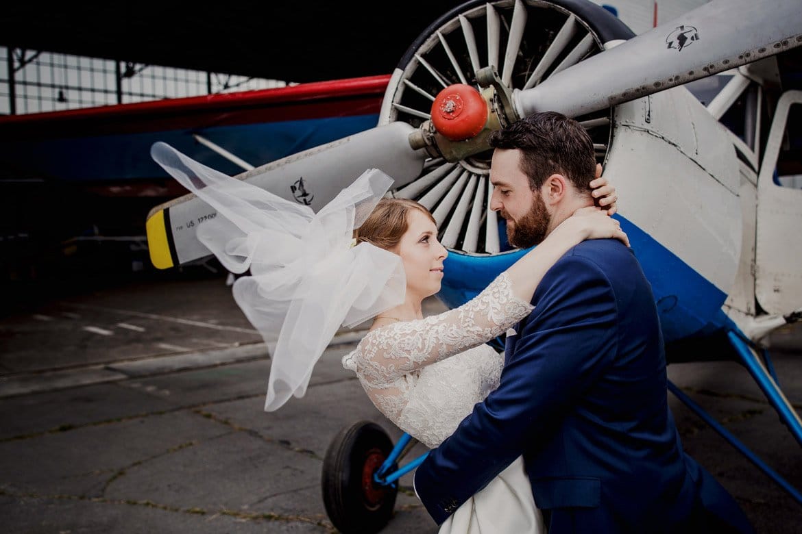 zdjęcia ślubne na lotnisku