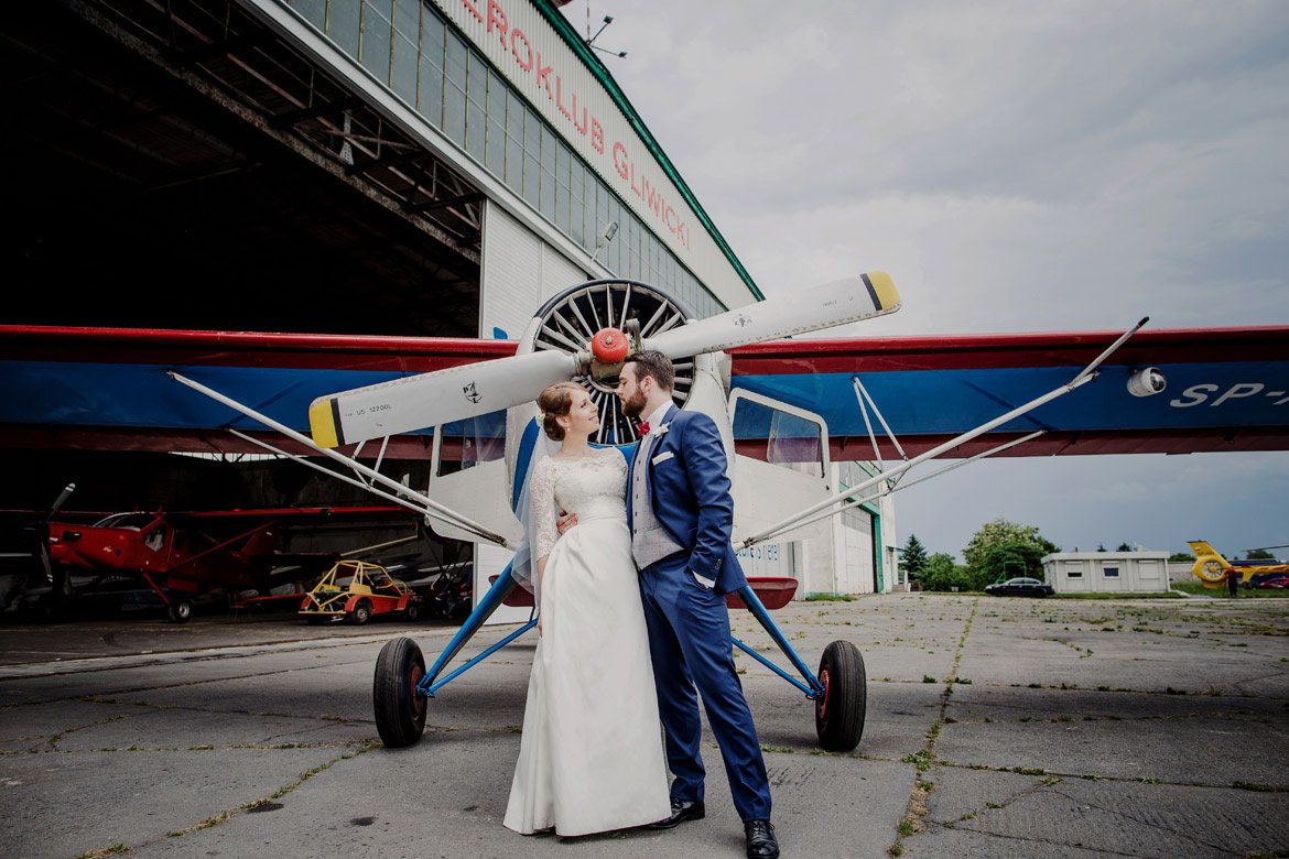 zdjęcia ślubne na lotnisku