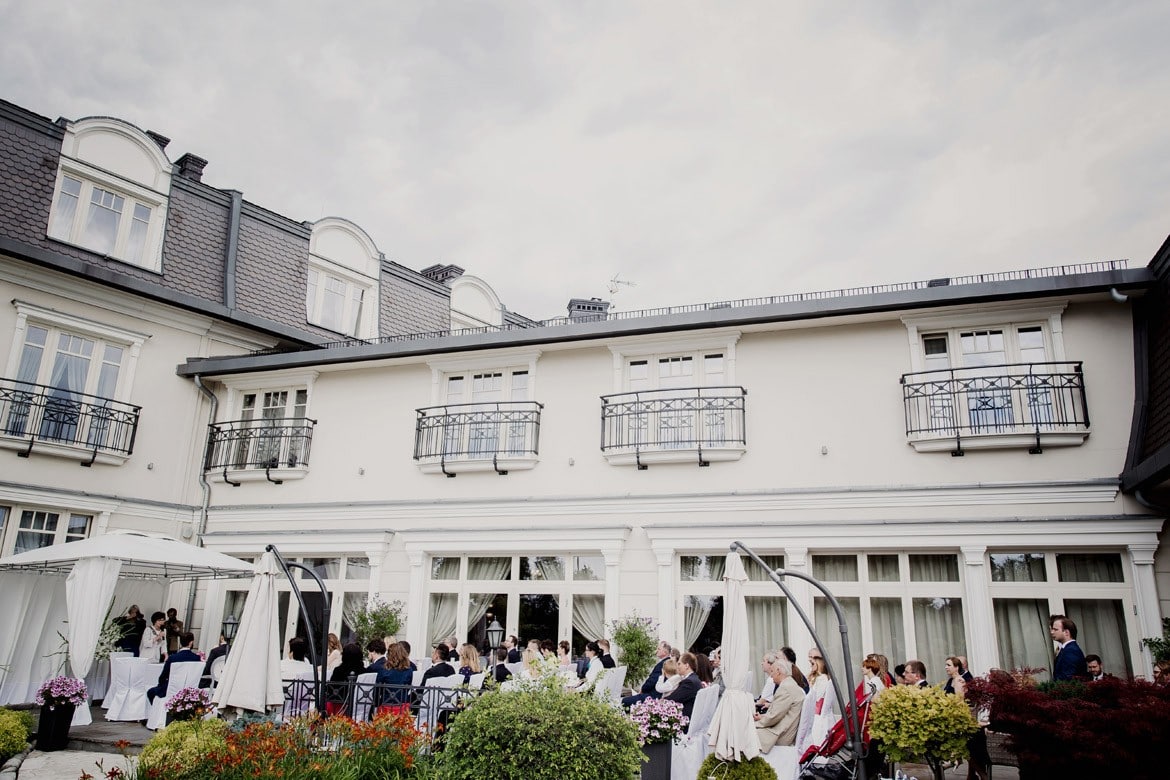ślub plenerowy w ogrodzie rezydencja luxury