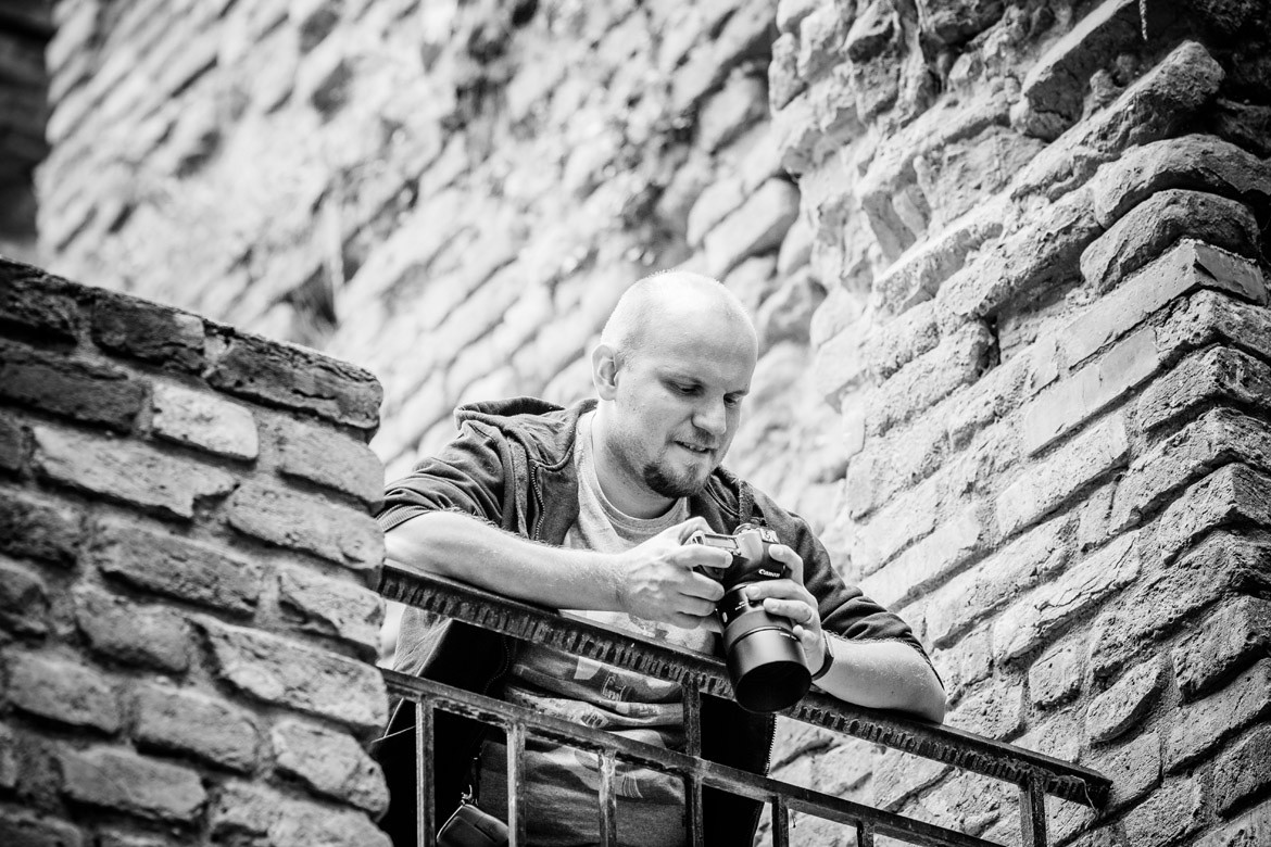 praca fotografa od kuchni