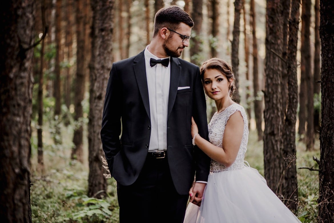 plener ślubny w lesie