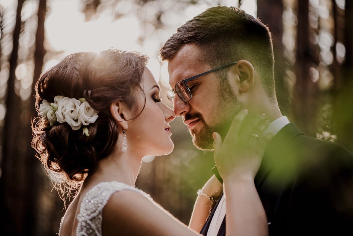 plener ślubny w lesie