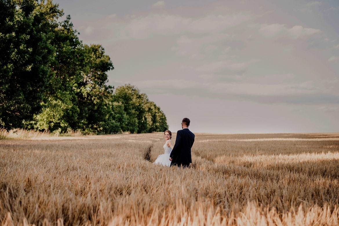 plener ślubny w lesie