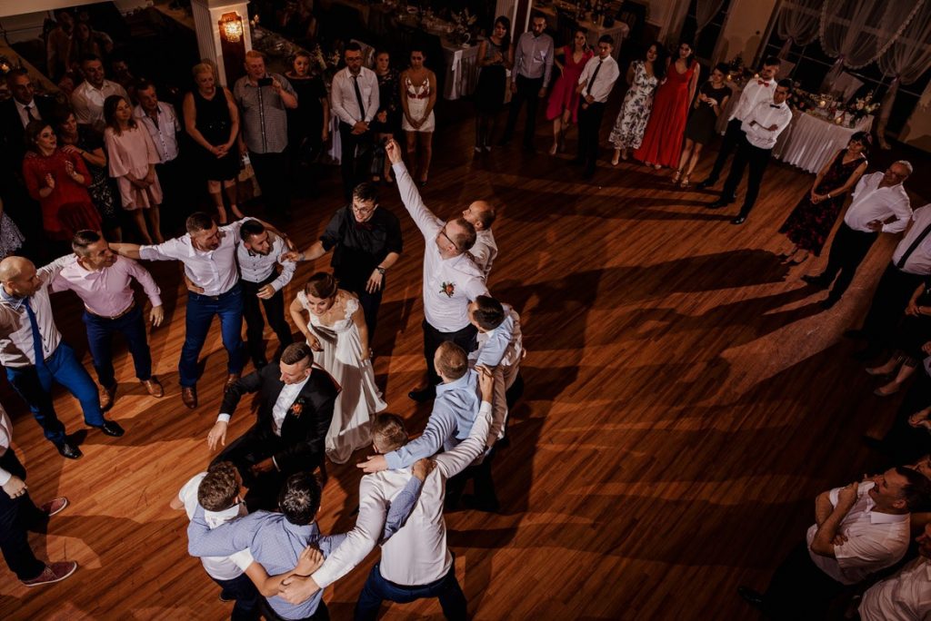 antresola na sali weselnej