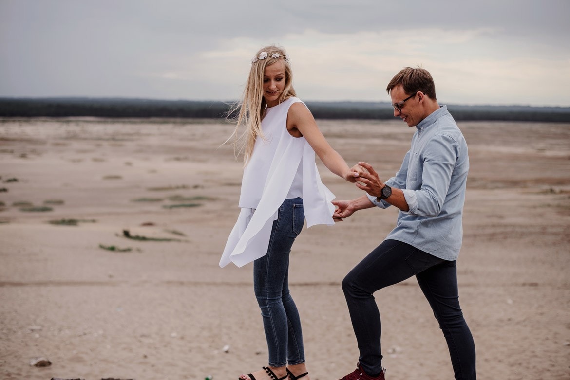 sesja narzeczeńska na pustyni błędowskiej