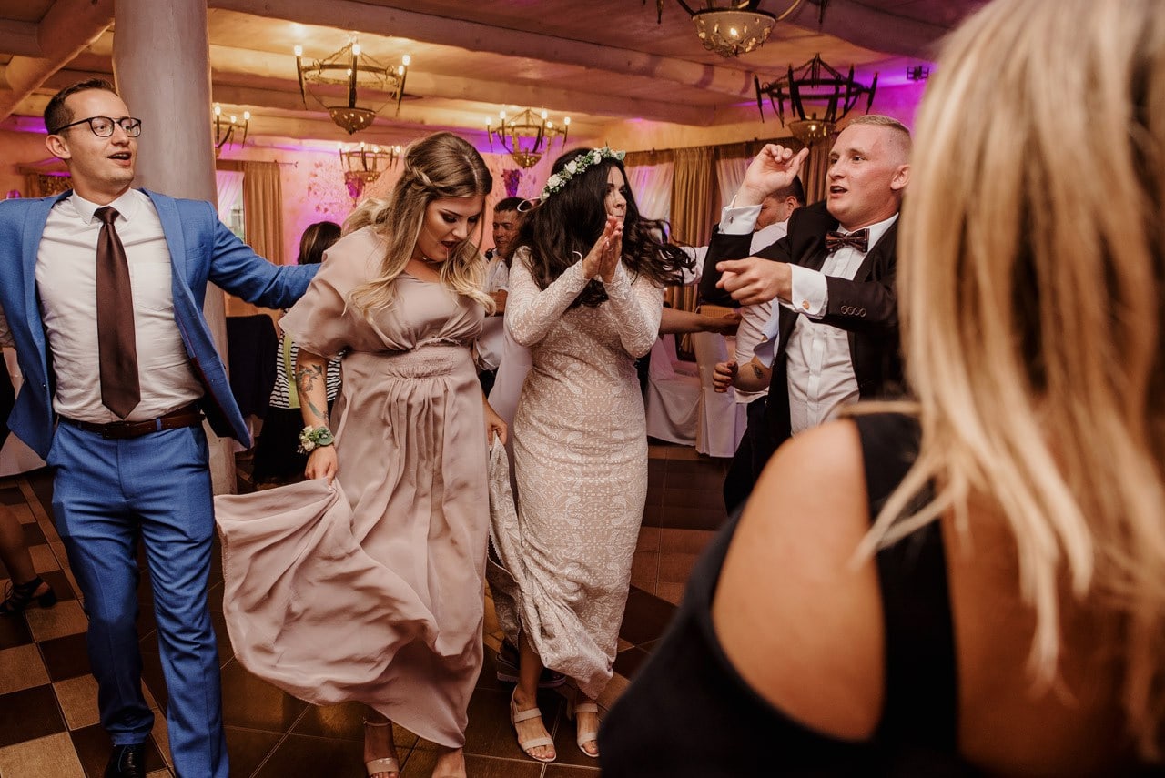 wesele w dworku nad stawem