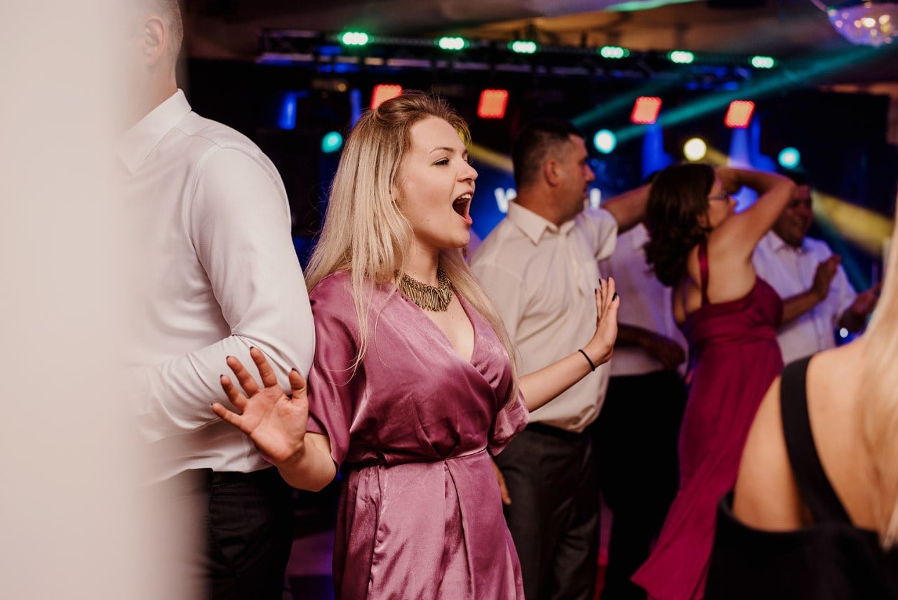 wesele w dworku nad stawem