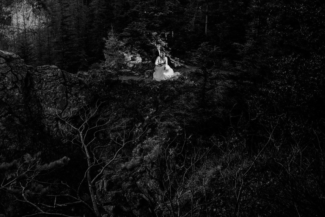 sesja o wschodzie slonca w gorach