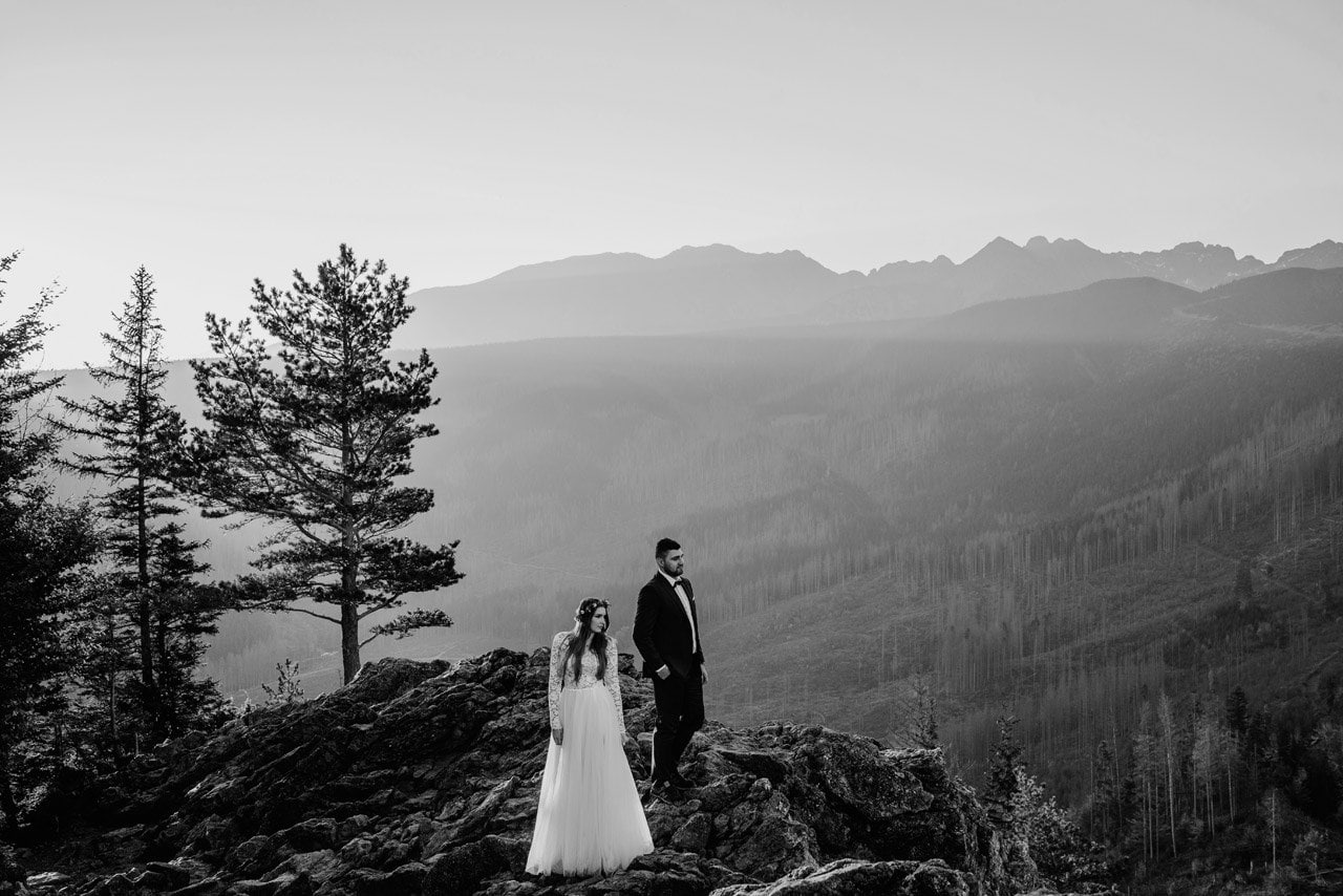 sesja o wschodzie slonca w gorach