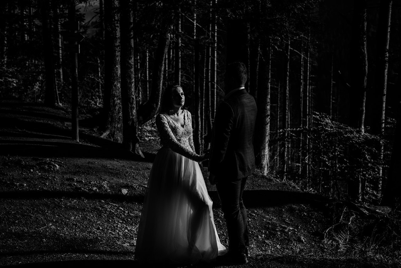 sesja o wschodzie slonca w gorach